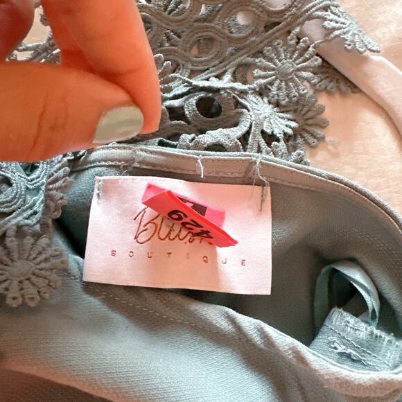 BLUSH BOUTIQUE Teal Blue Lace Trim Romper | Medium - Picture 9 of 11